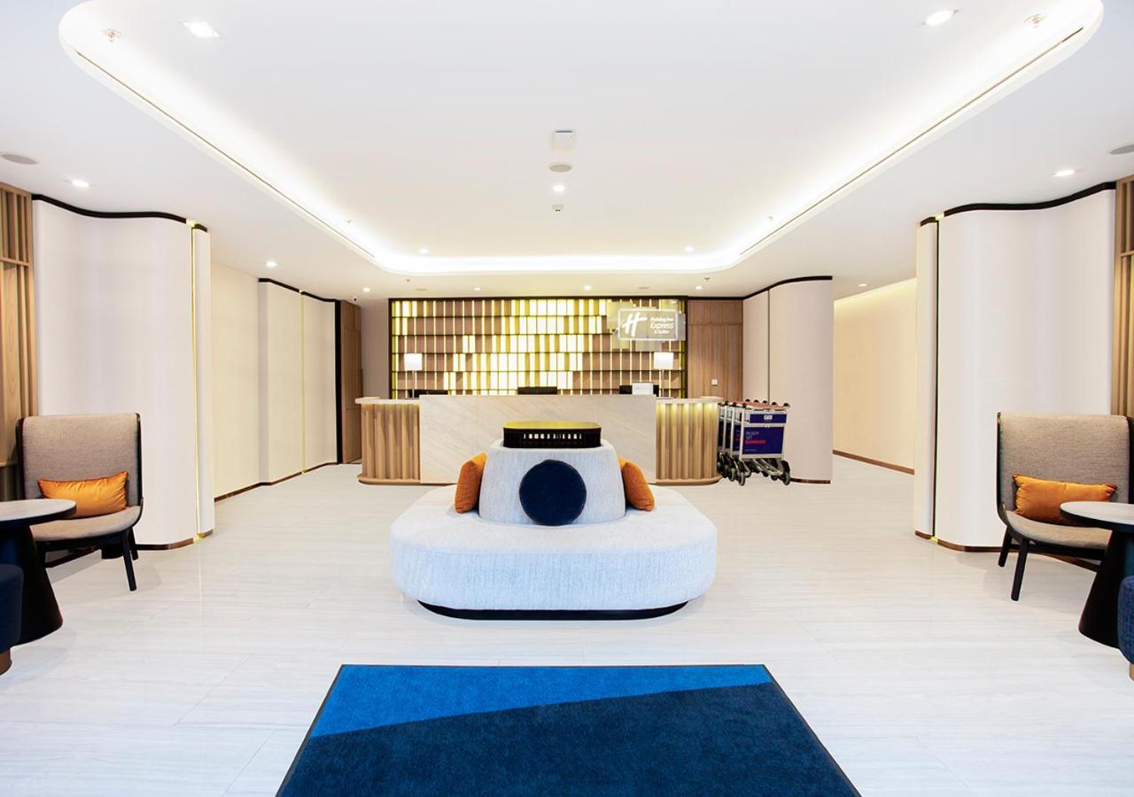 Holiday Inn Express & Suites Bangkok Central Pier By Ihg Exterior photo