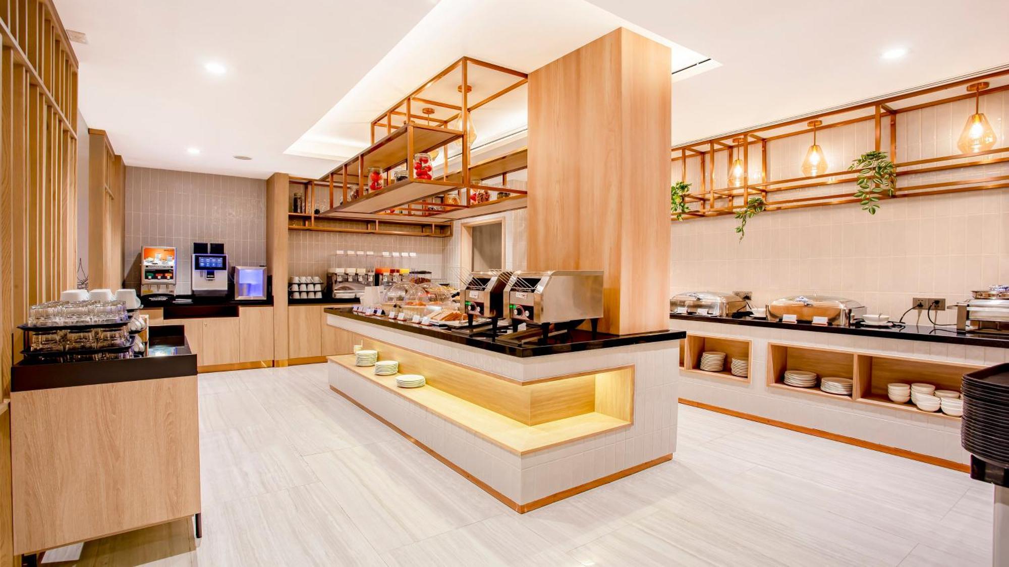 Holiday Inn Express & Suites Bangkok Central Pier By Ihg Exterior photo