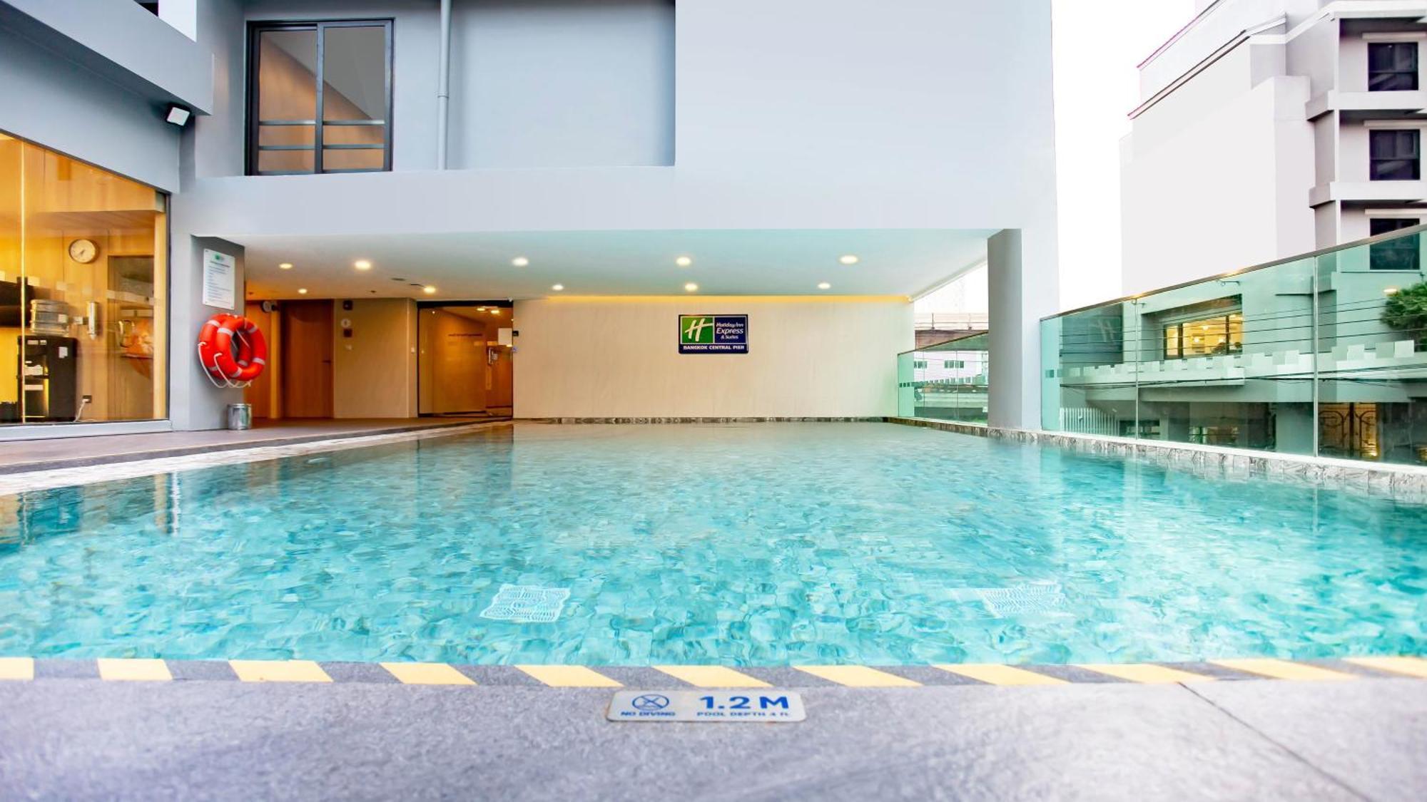 Holiday Inn Express & Suites Bangkok Central Pier By Ihg Exterior photo
