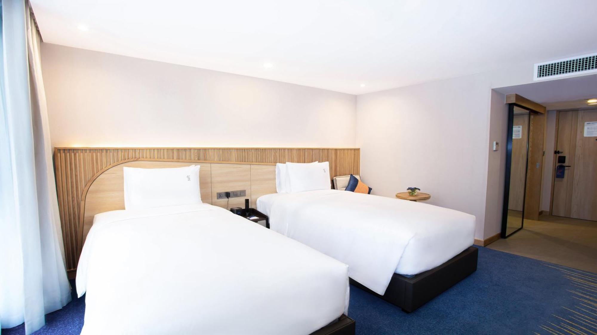 Holiday Inn Express & Suites Bangkok Central Pier By Ihg Exterior photo