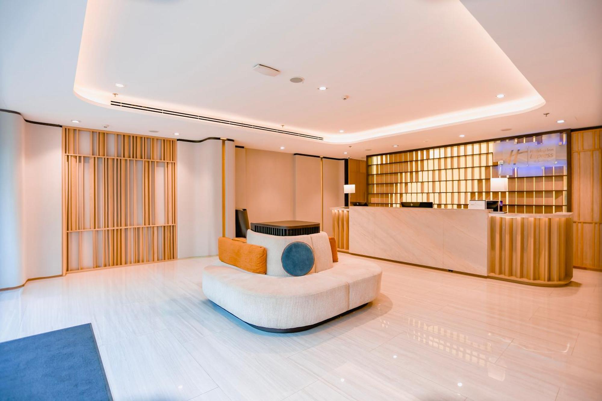 Holiday Inn Express & Suites Bangkok Central Pier By Ihg Exterior photo