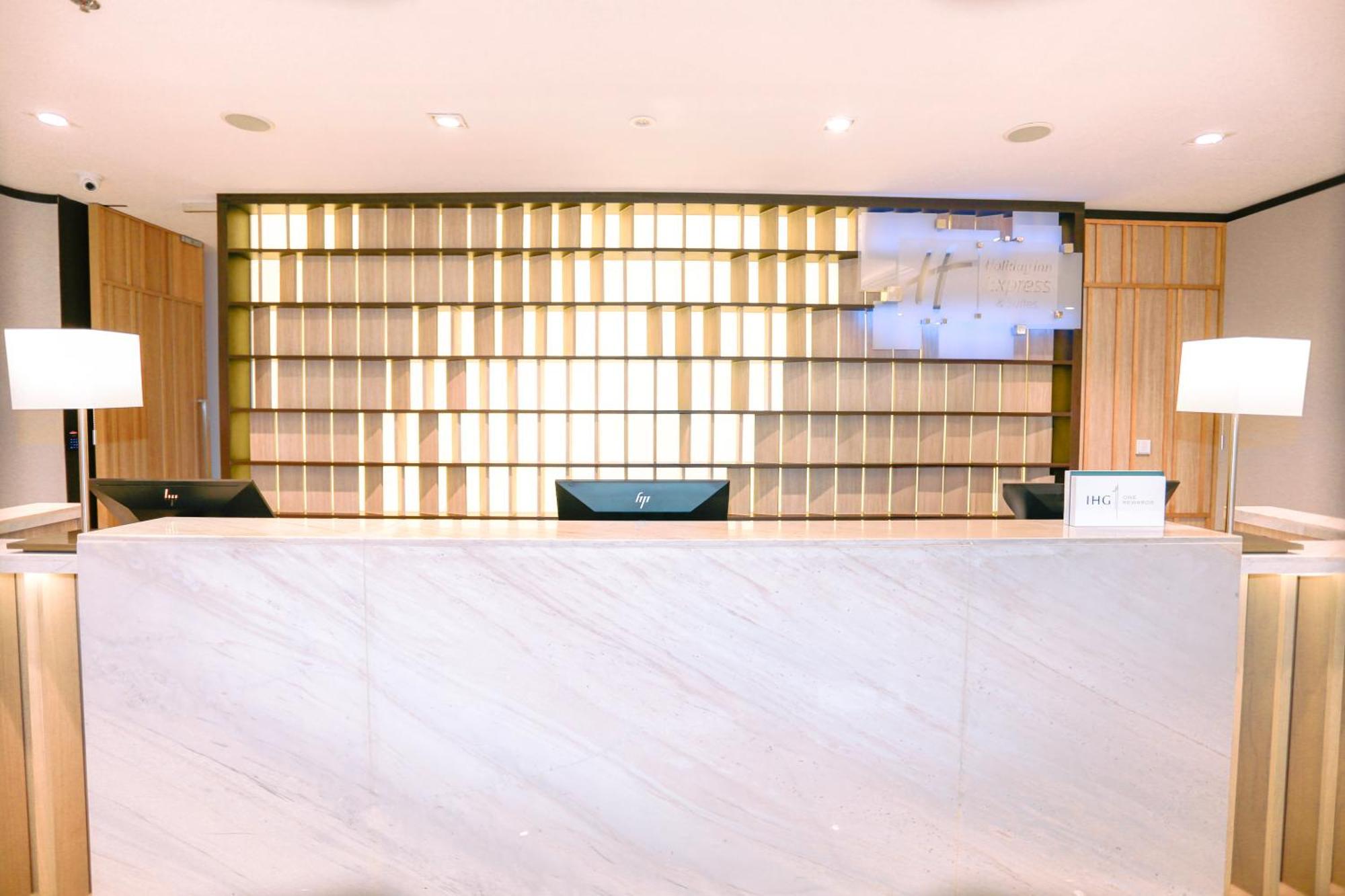 Holiday Inn Express & Suites Bangkok Central Pier By Ihg Exterior photo