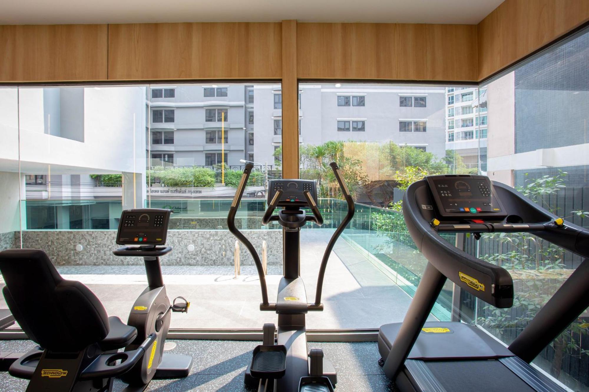 Holiday Inn Express & Suites Bangkok Central Pier By Ihg Exterior photo