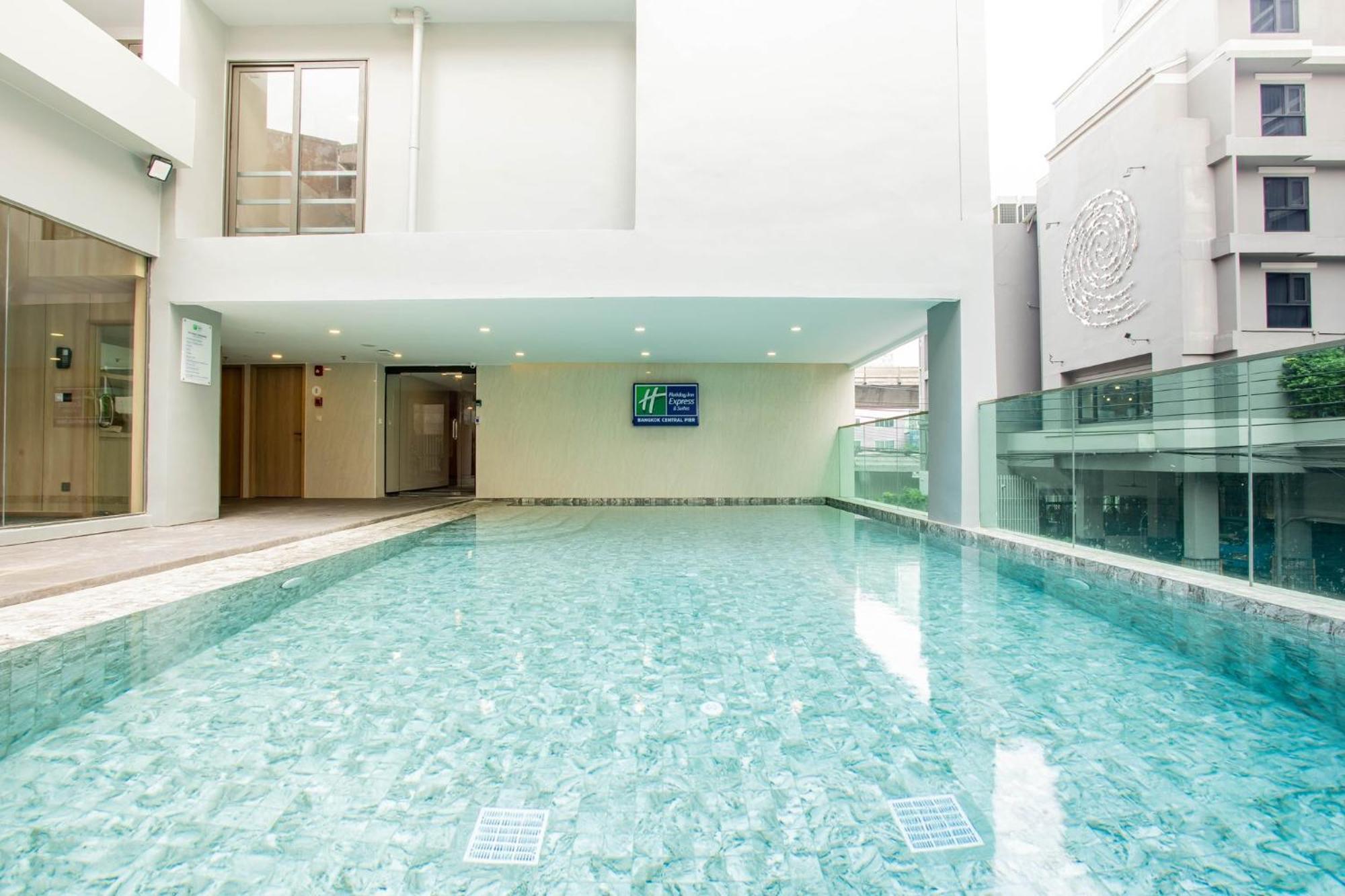 Holiday Inn Express & Suites Bangkok Central Pier By Ihg Exterior photo